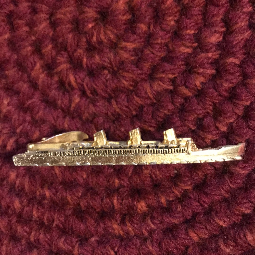 Vintage gold tone 1962 tie clip